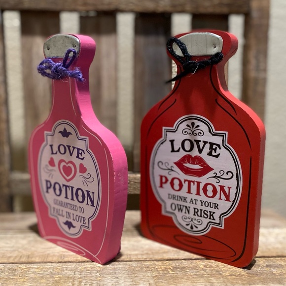 Valentine’s Day Love Potion Bottles Set of 2, Guaranteed To Fall In Love Sign - Picture 7 of 16